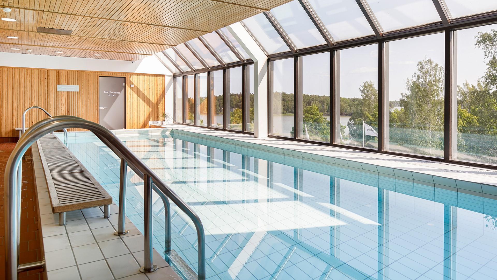 Radisson Blu Hotel, Espoo swimming pool