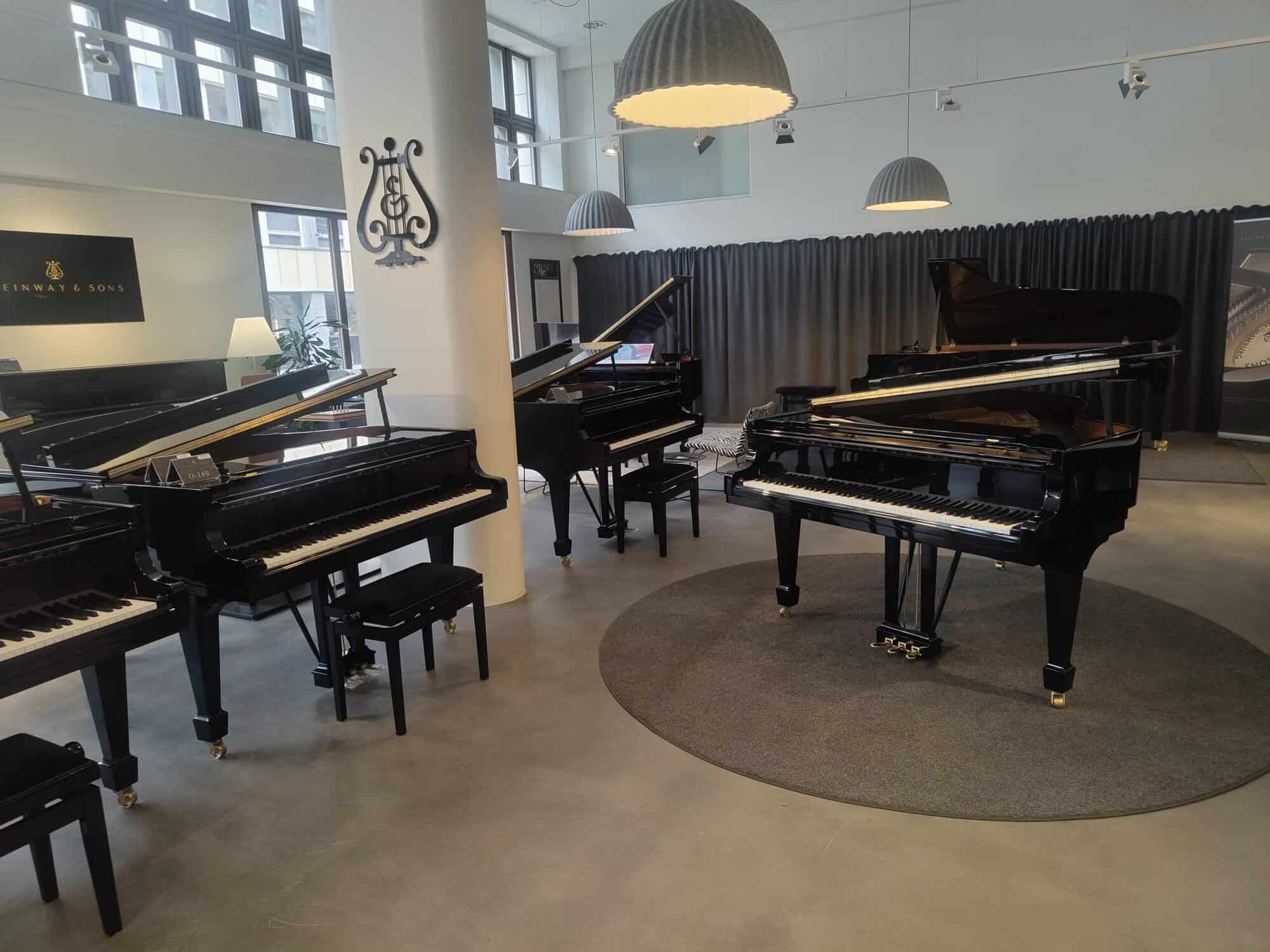 Steinway Piano Gallery Helsinki. Kuva myymälän sisältä.