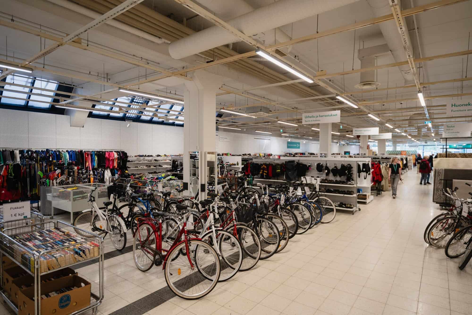 Återanvändningscentralen - Kierrätyskeskus Myyrmäki. Under cykelsäsongen erbjuder vi även professionellt servade cyklar.