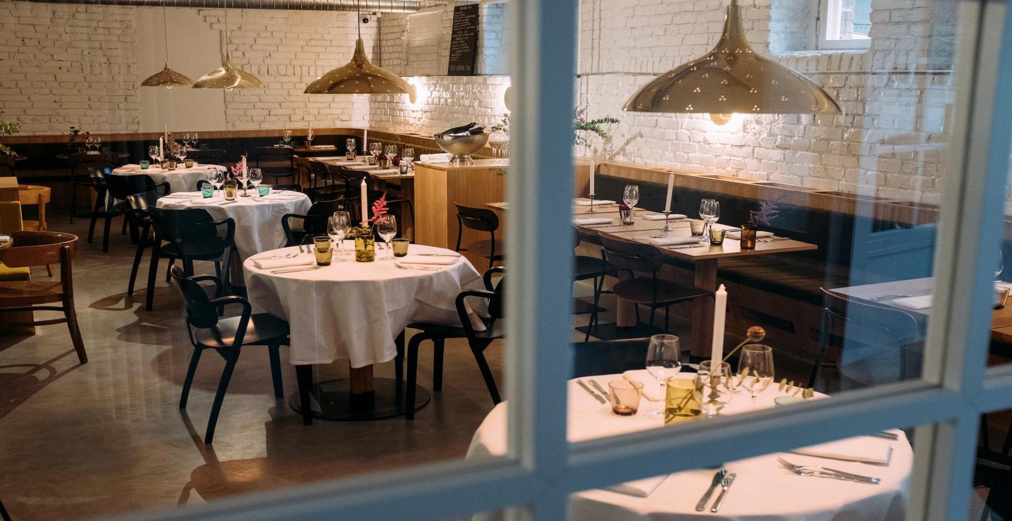 Albina restaurang & vinbaren, fotograferad inifrån.