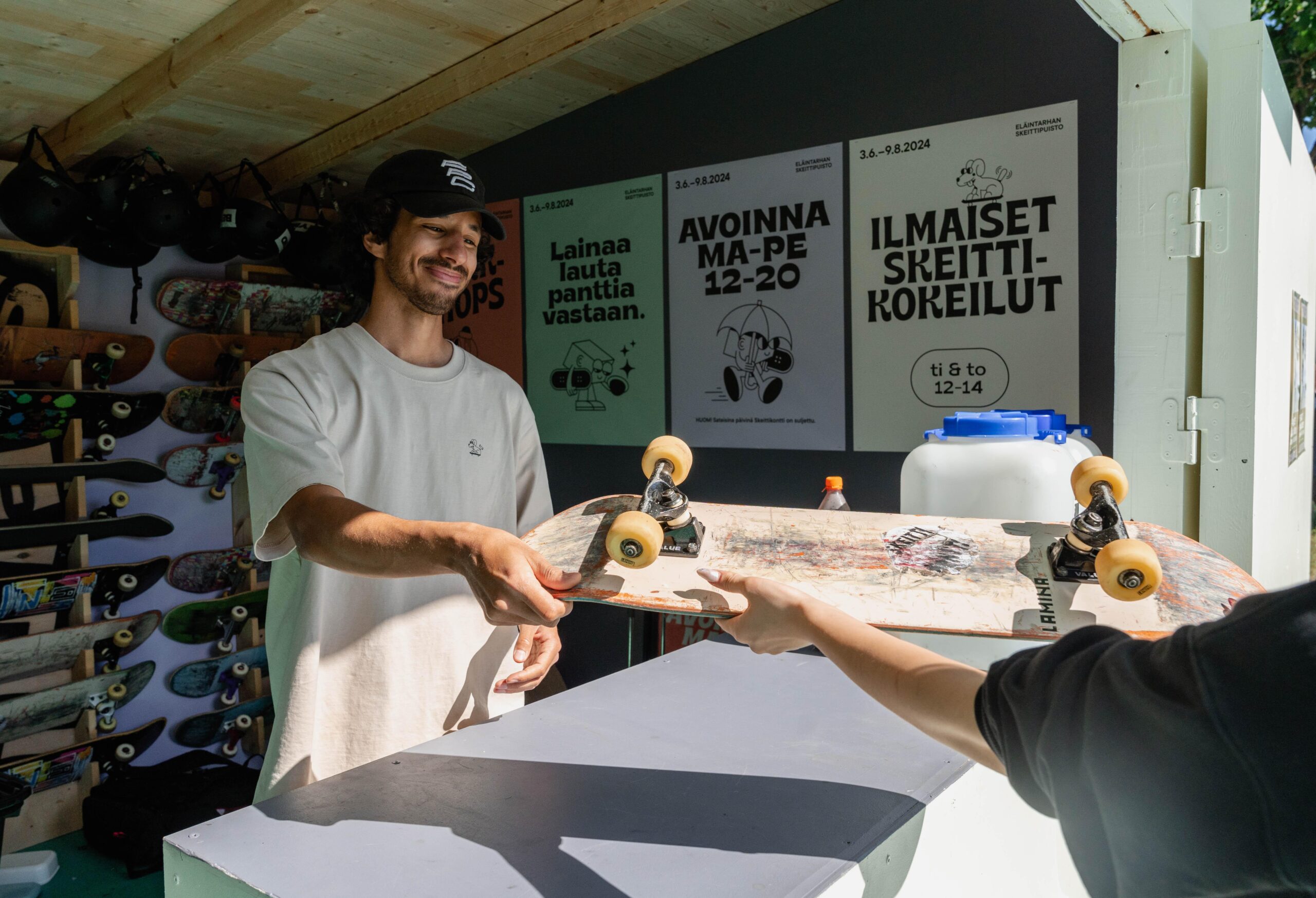There's a free skateboard and protection loan office at the Skeittikontti