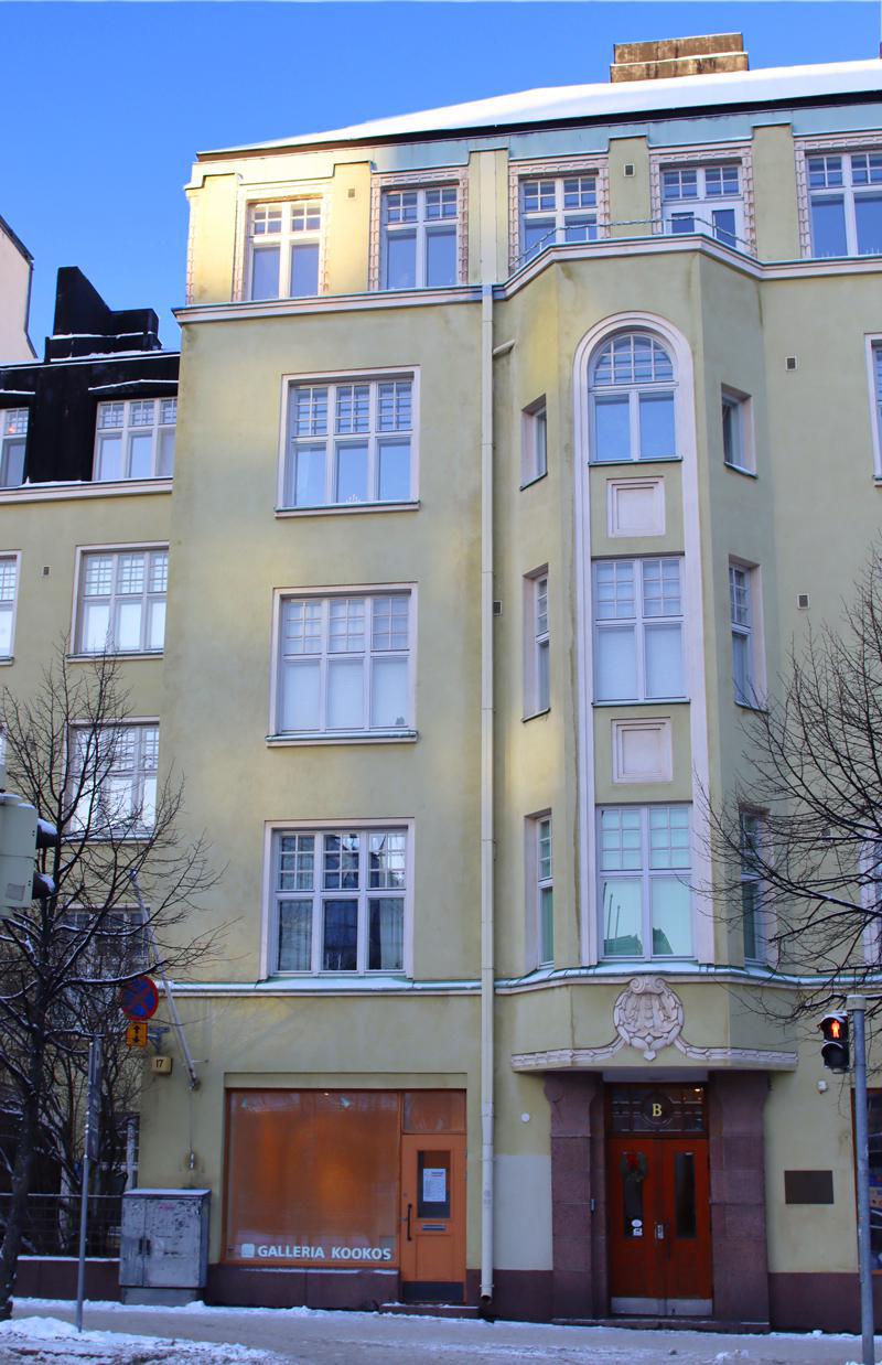 Galleria Kookos utifrån sett. En byggnad med blå himmel i bakgrunden.