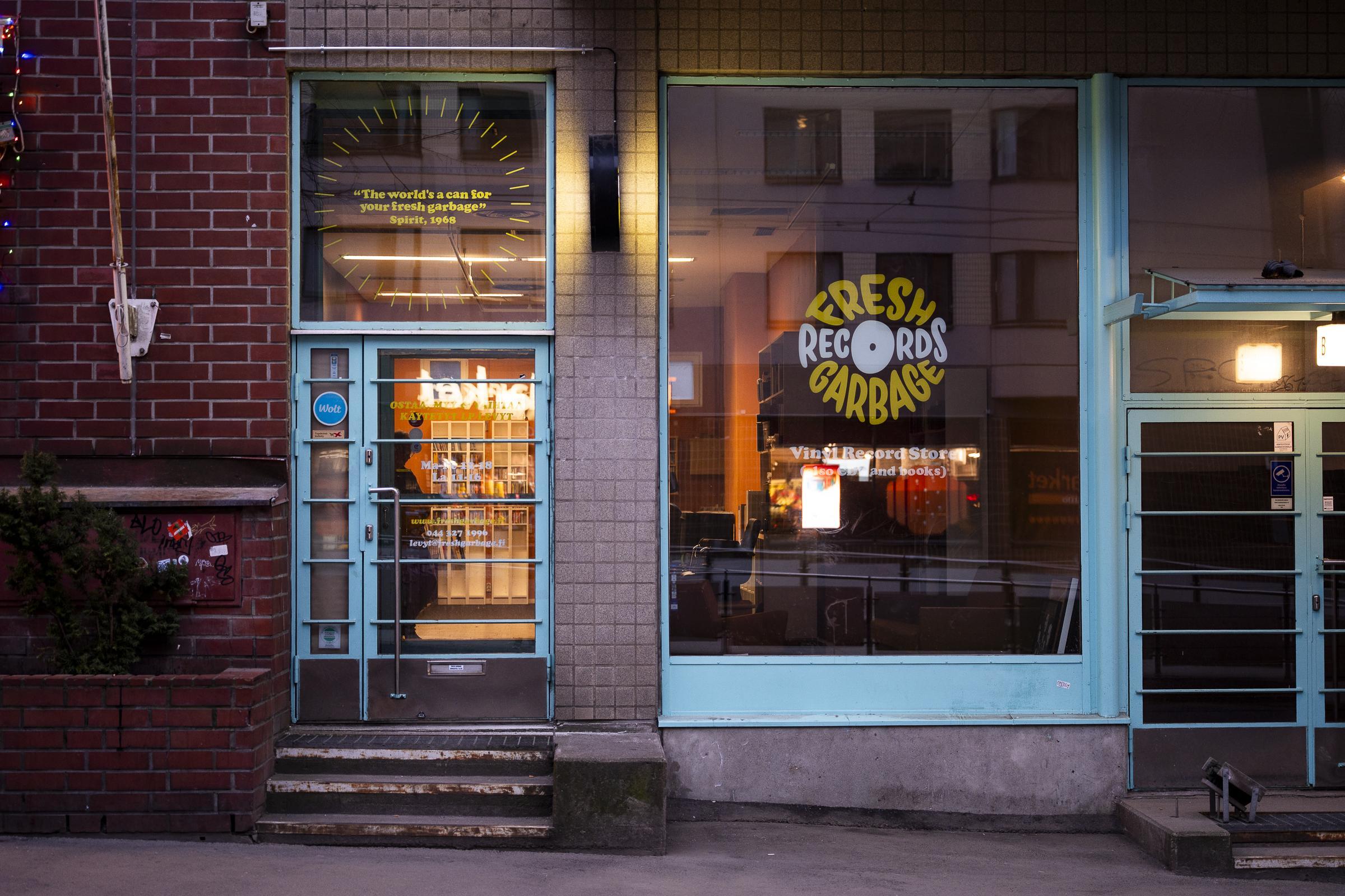 Fresh Garbage Records, ulkoapäin katsottuna.