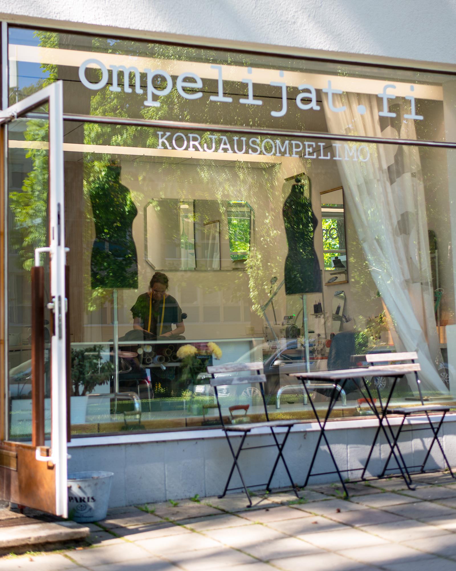 Ompelimo Siivosen sisäänkäynti Espoon Tapiolassa.