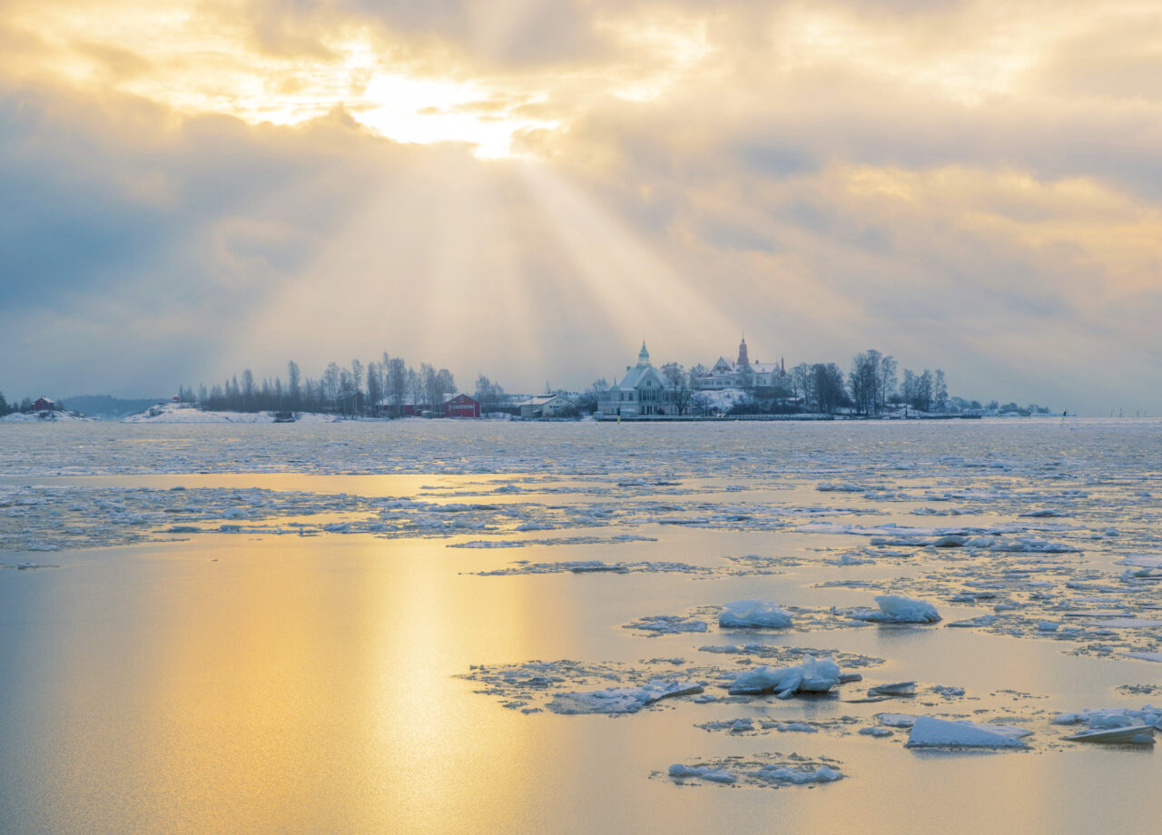 Wintery sea in Helsinki
