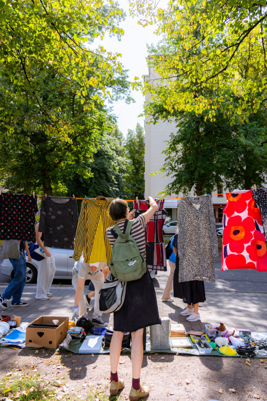 52 weeks in HEL // Week 33: Fleamarket in Dallapénpuisto park (1)