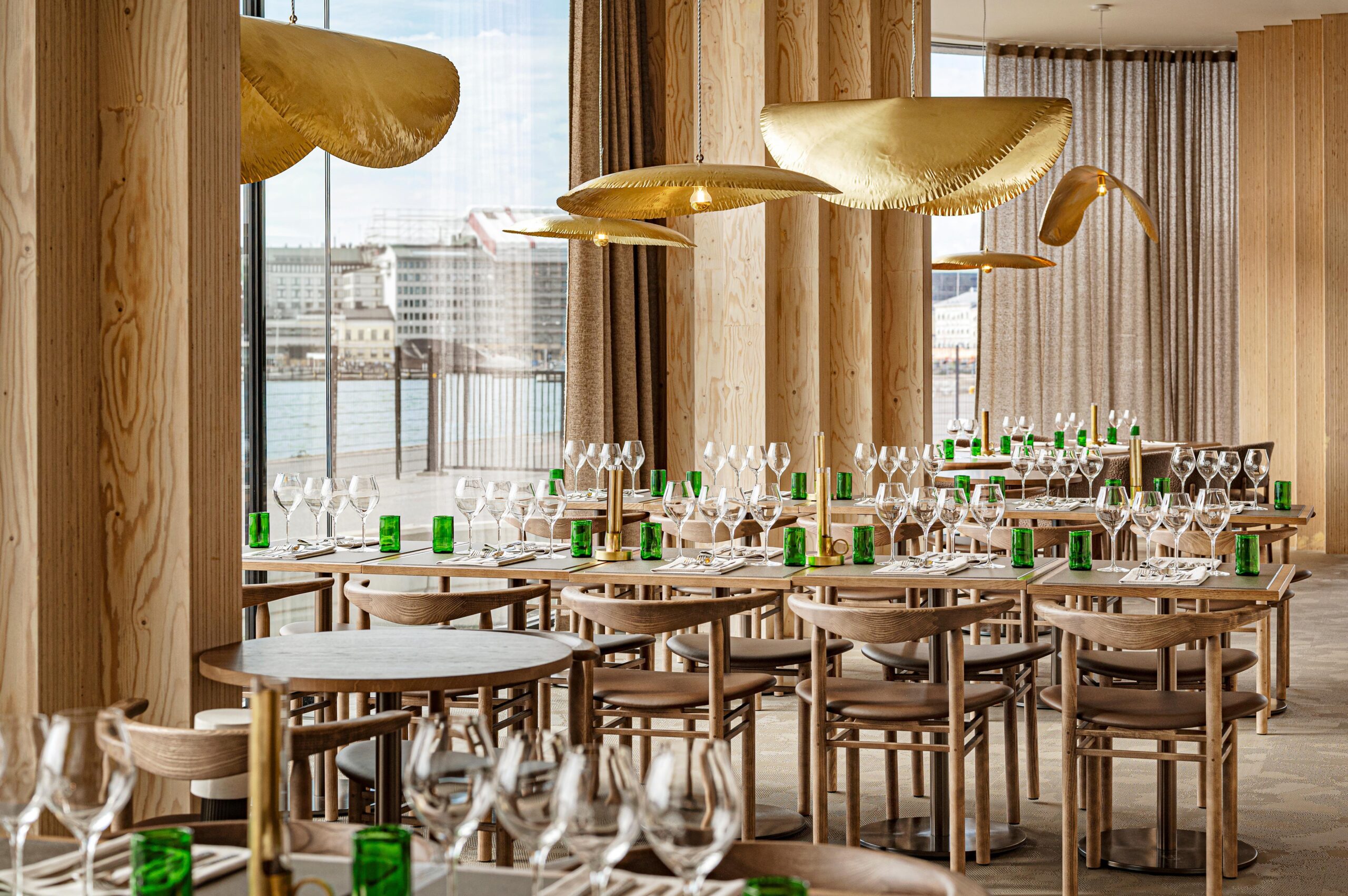 Restaurant Harbore's interior. Tables and windows, with a stunning sea view.