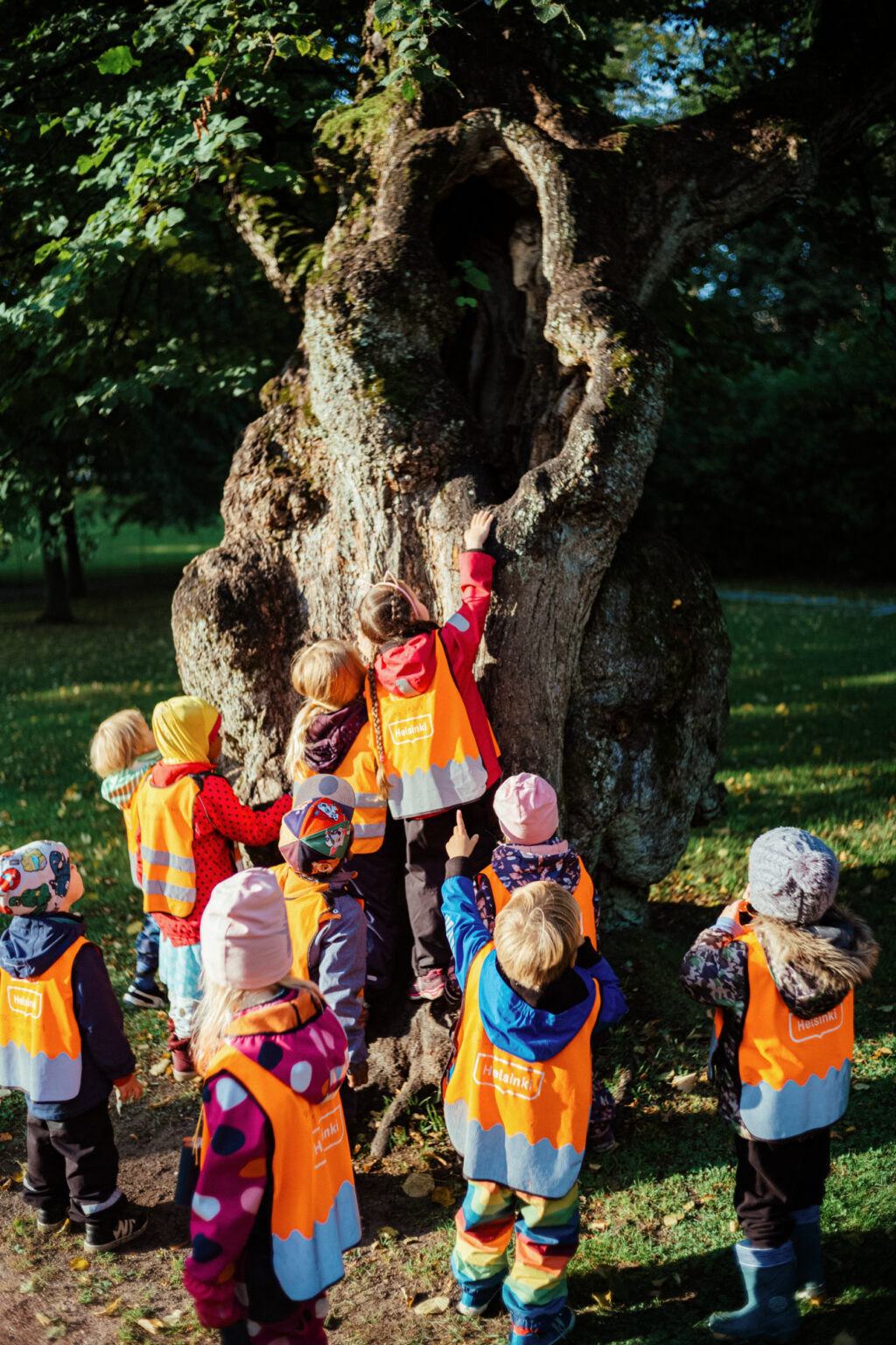 Living in Helsinki: Kids around tree