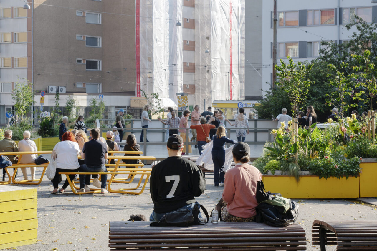 Karhupuisto stage during Kallio summer streets.