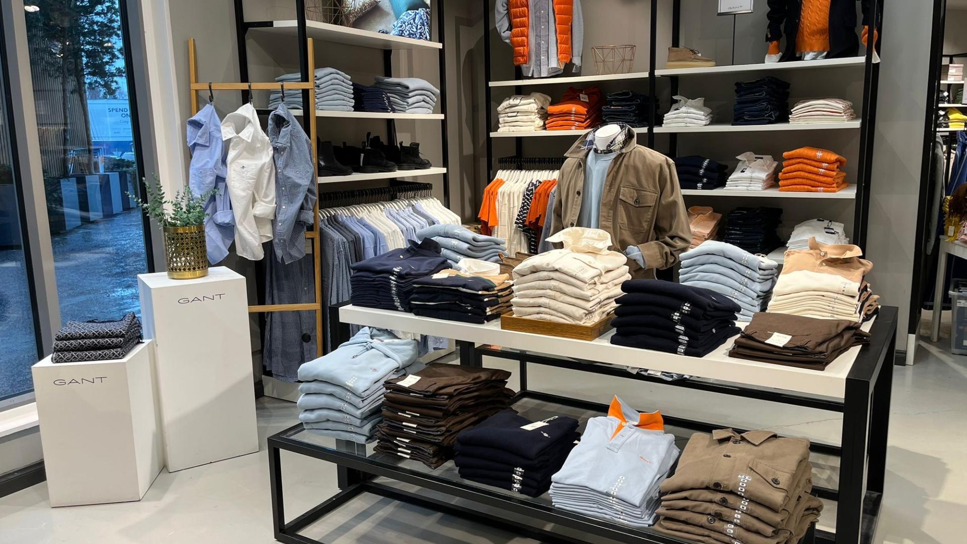 Kuvassa näkymä GANT Outlet -myymälään, joka sijaitsee Helsinki Outlet -ostoskylässä.