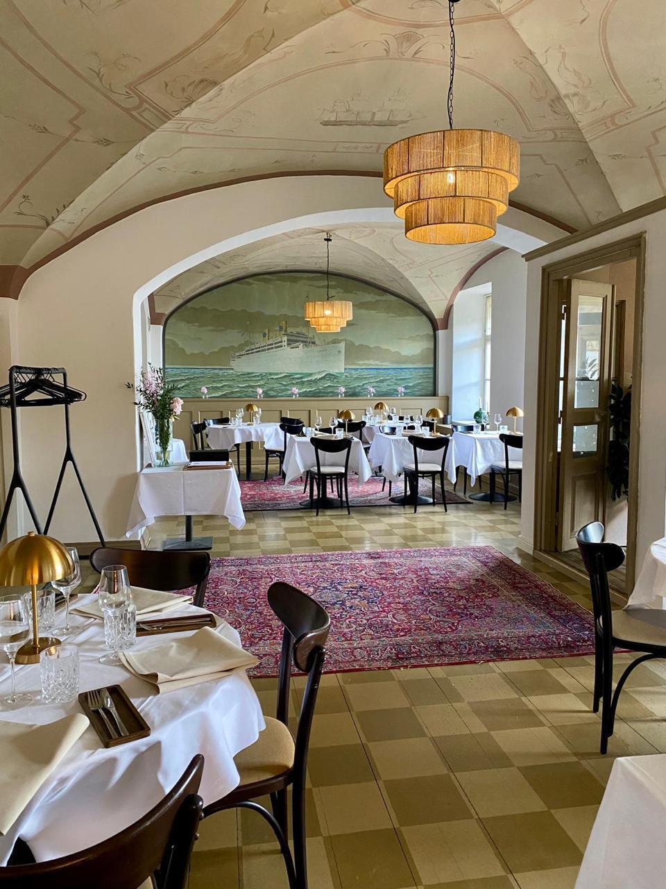 Victor's Garden photographed from the inside. On the photo, tables can be seen.