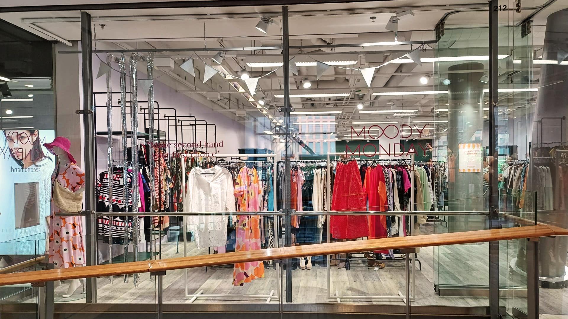 Moody Monday Kampin liike - näyteikkuna