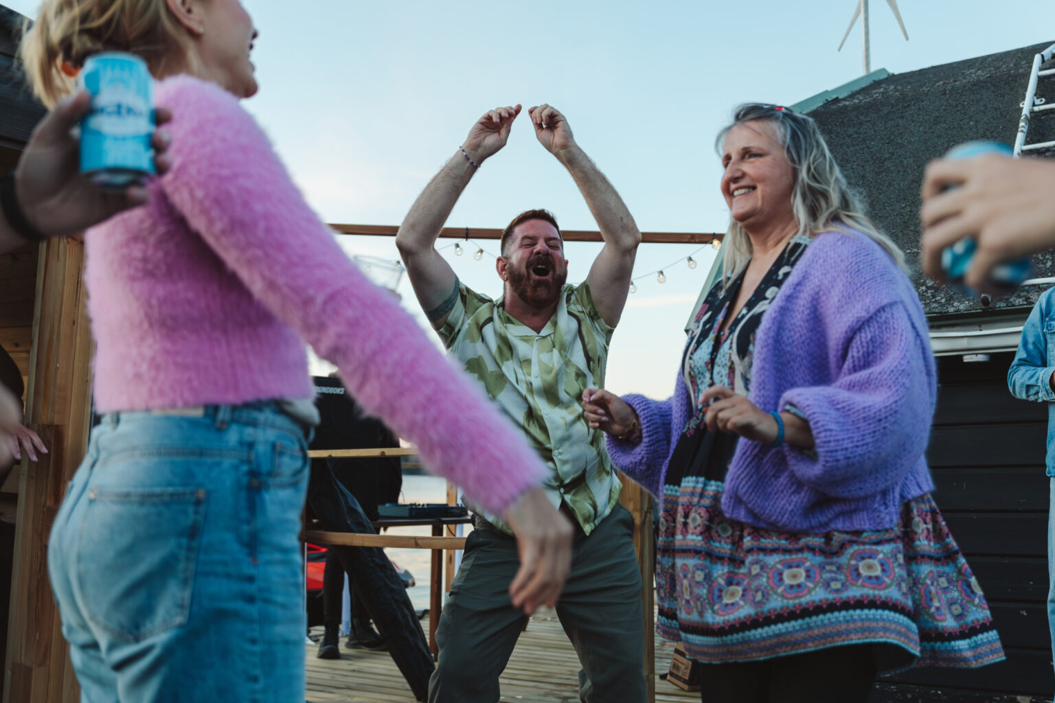 Party by the sea (1)