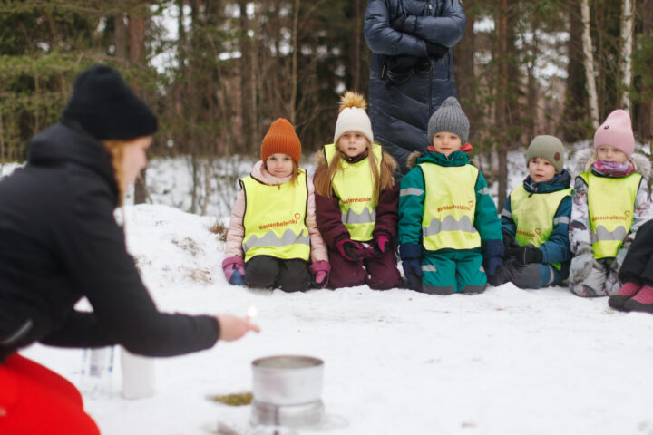 Forest art course for first graders in East Helsinki (4)