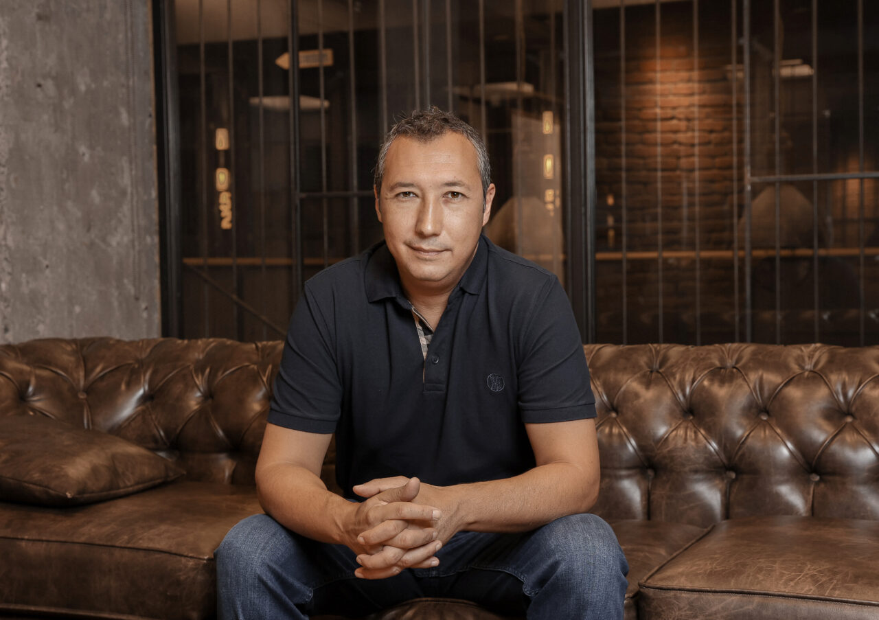 Fintech company chooses to expand to Helsinki. Picture with their founder and CEO, Yanki Onen.