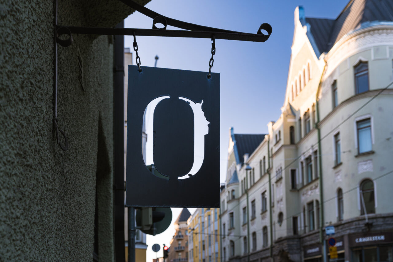 Restaurant Nolla's sign