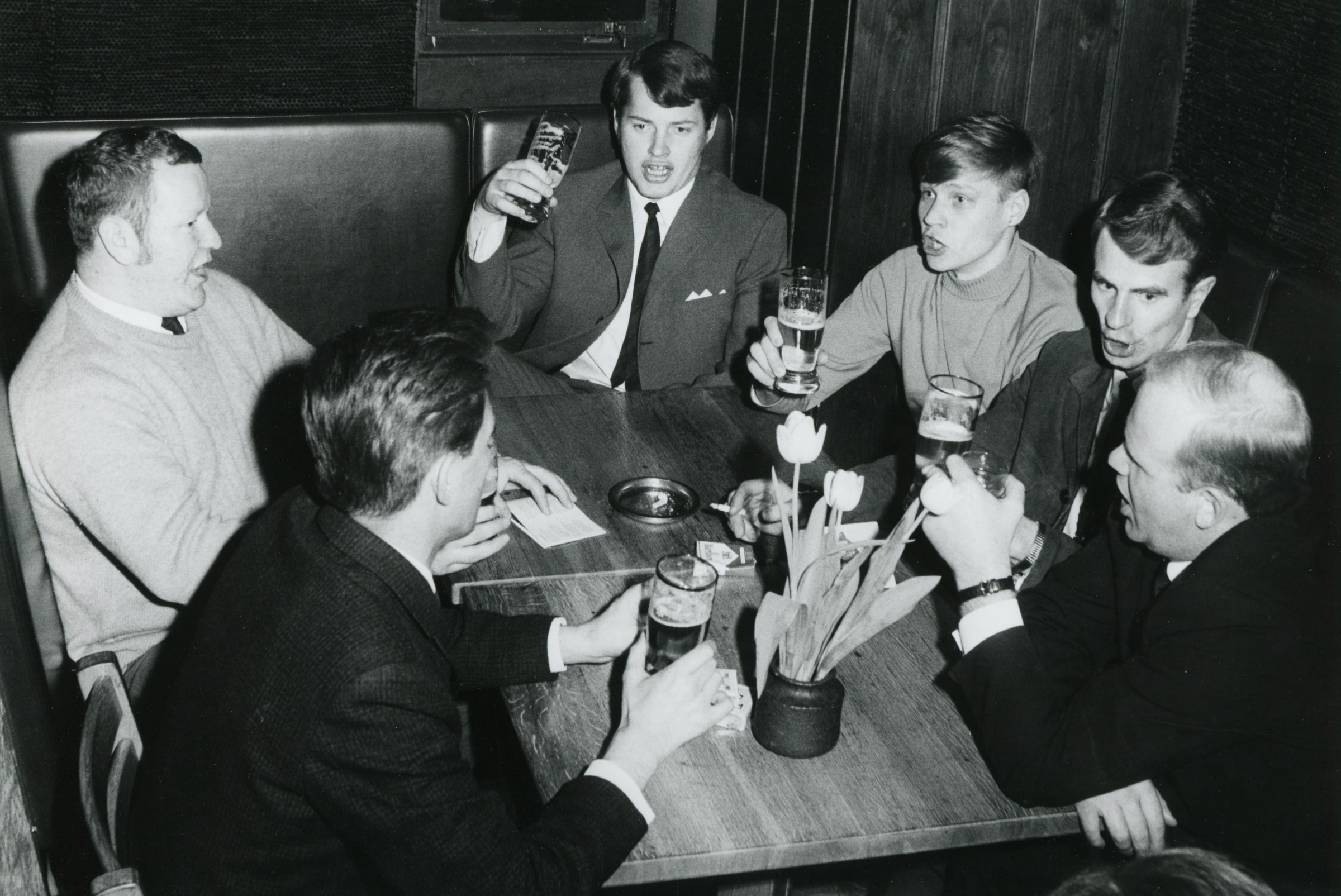 Ihmisiä on Jyväskylä Kantakrouvissa 1960-luvulla.