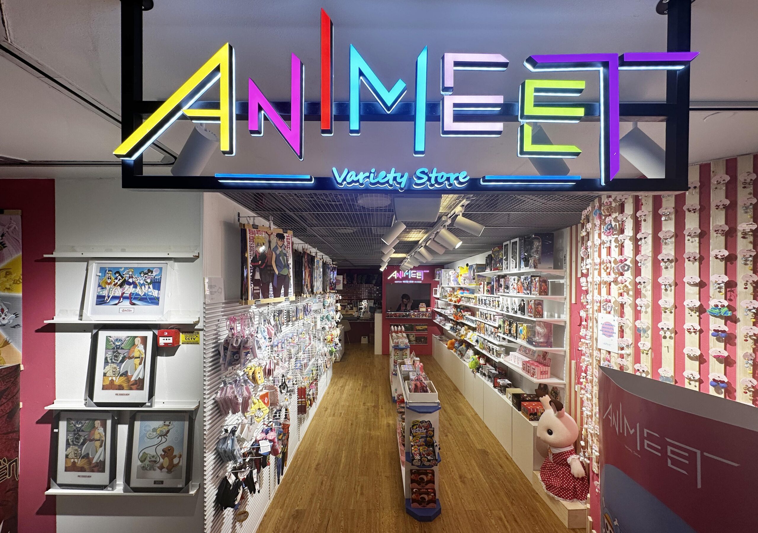 Animeet-animébutiken med en iögonfallande och distinkt skyltning.