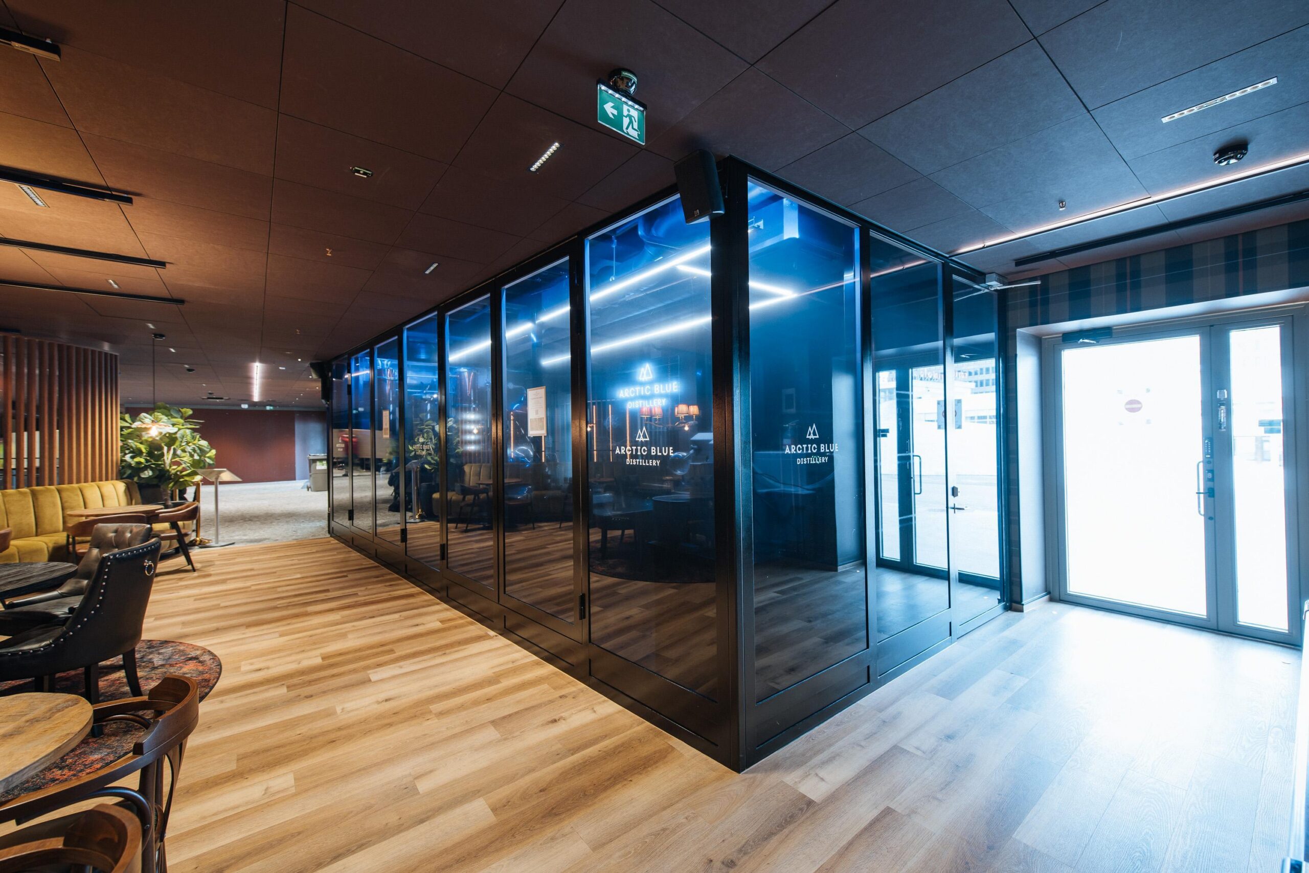 Tislaamo ulkopuolelta