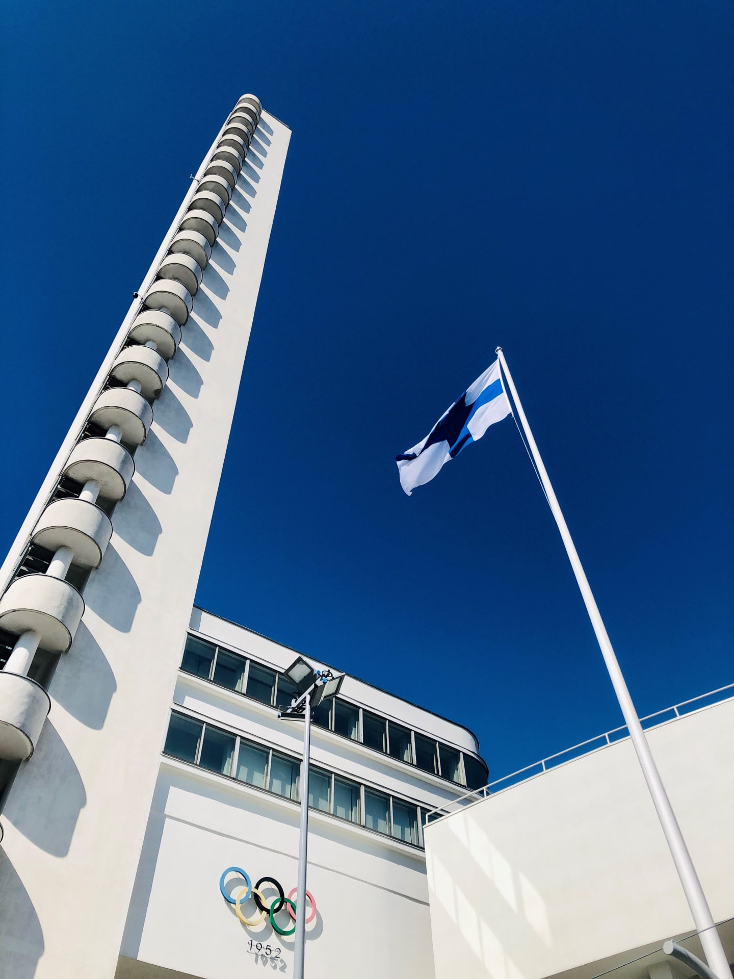 Olympiastadionin torni, Olympiarenkaat ja Suomen lippu