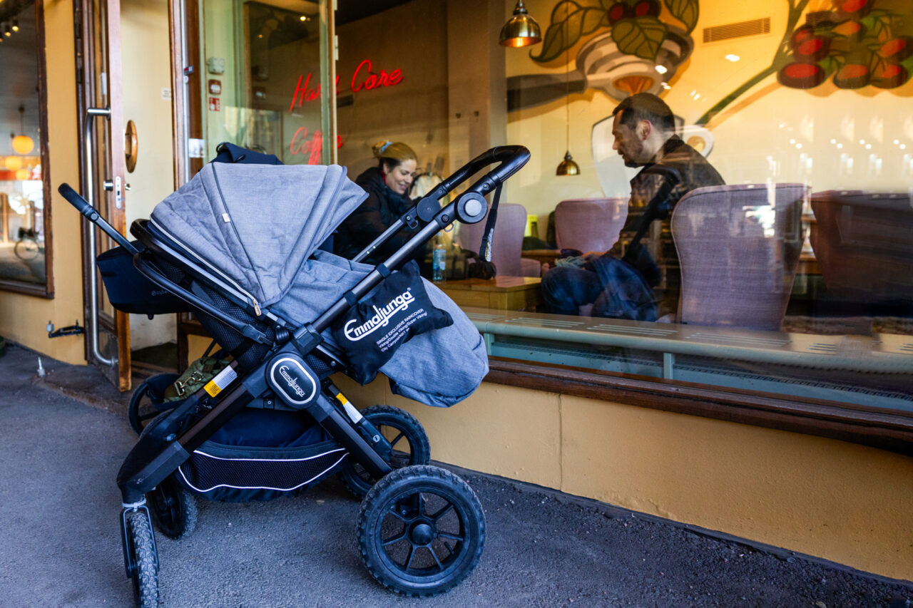 Moving around with strollers (3)