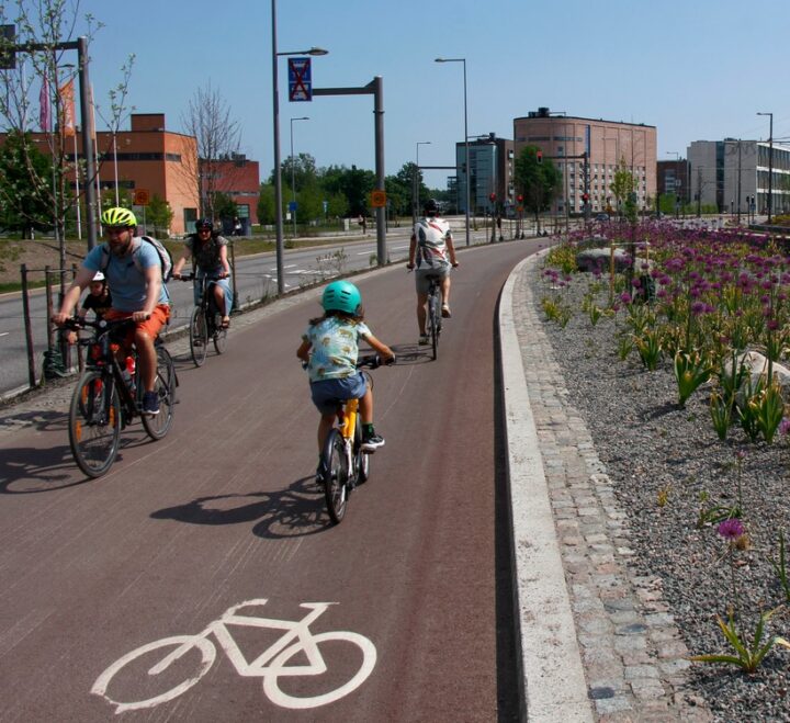 People cycling on a Helsinki cycling path.