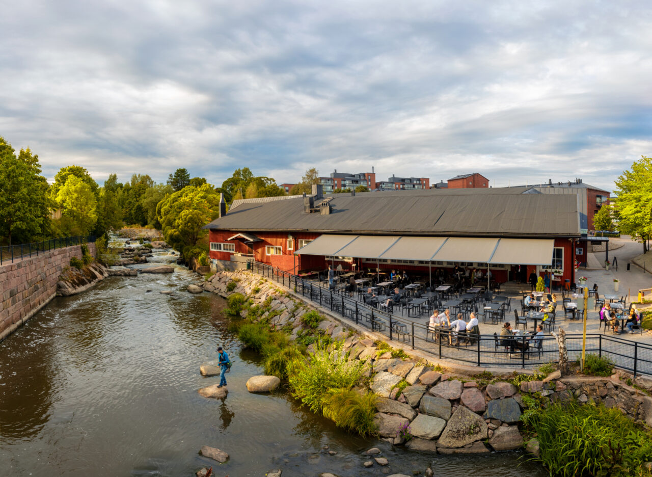 Koskenranta is an event centre Koskenranta on the bank of the rapids of Vanhankaupunginkosi, also serving as a dinner venue in Helsinki